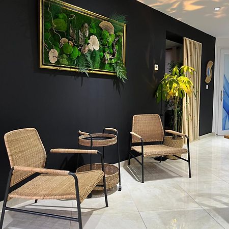 Pink Tropical Champagne Apartment Reims Exterior photo